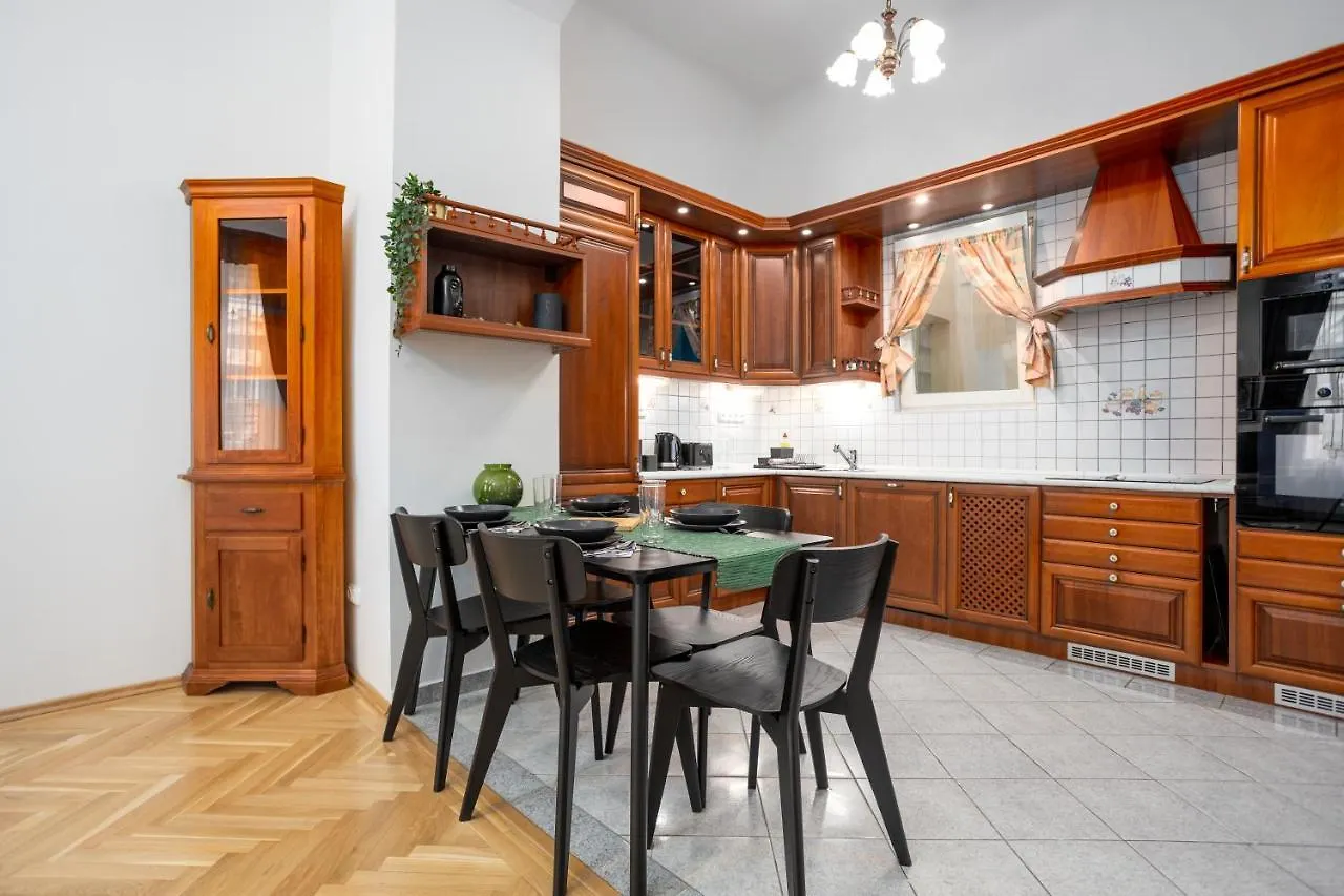 Emerald Suite With Free Parking Budapest Apartment