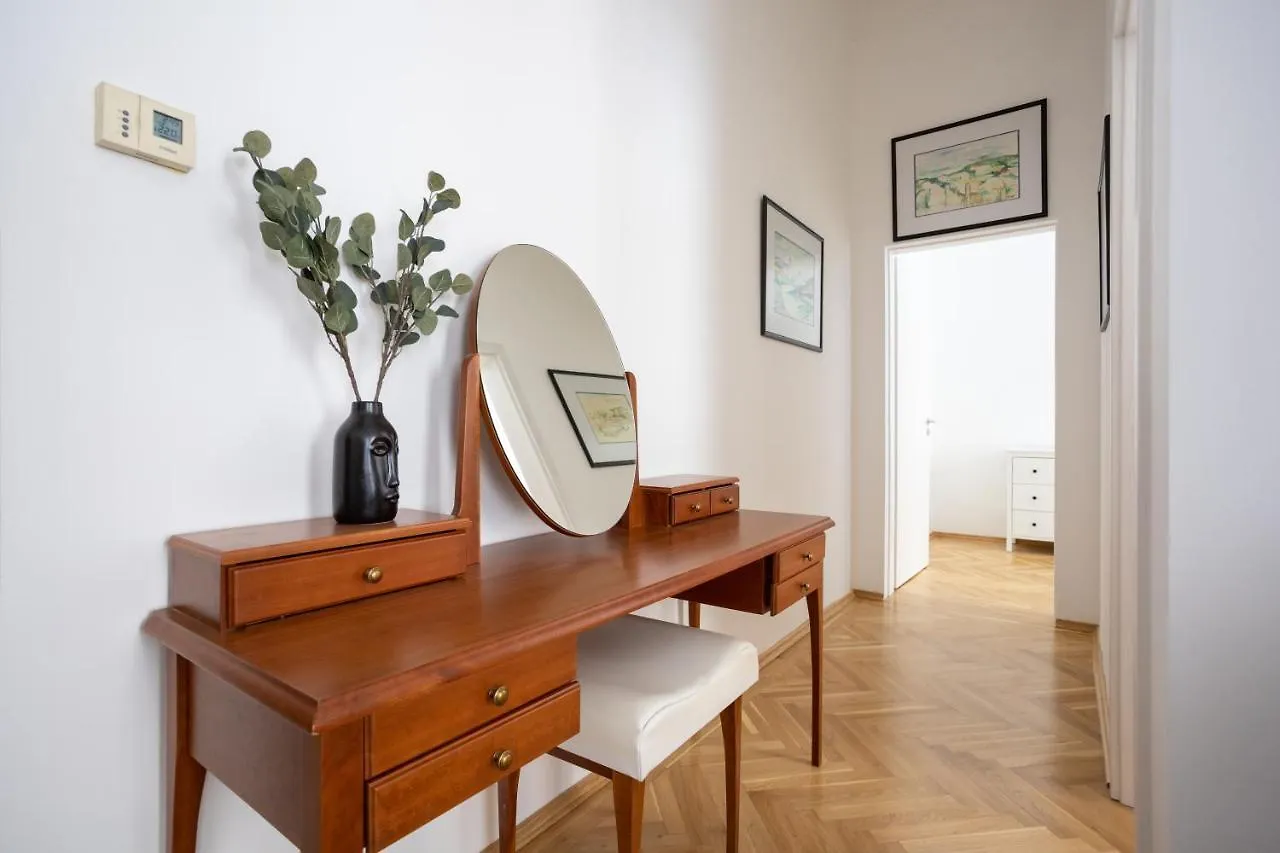 Emerald Suite With Free Parking Budapest Apartment
