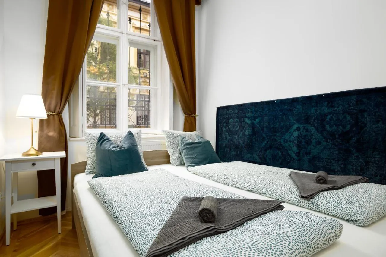 Emerald Suite With Free Parking Будапешт Венгрия