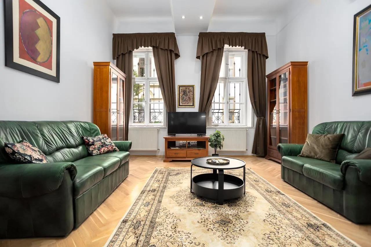 Emerald Suite With Free Parking Будапешт