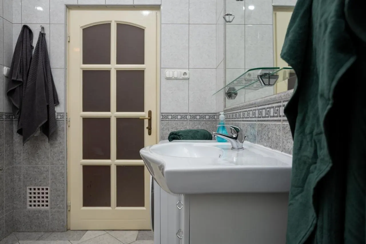 Emerald Suite With Free Parking Budapest Apartment